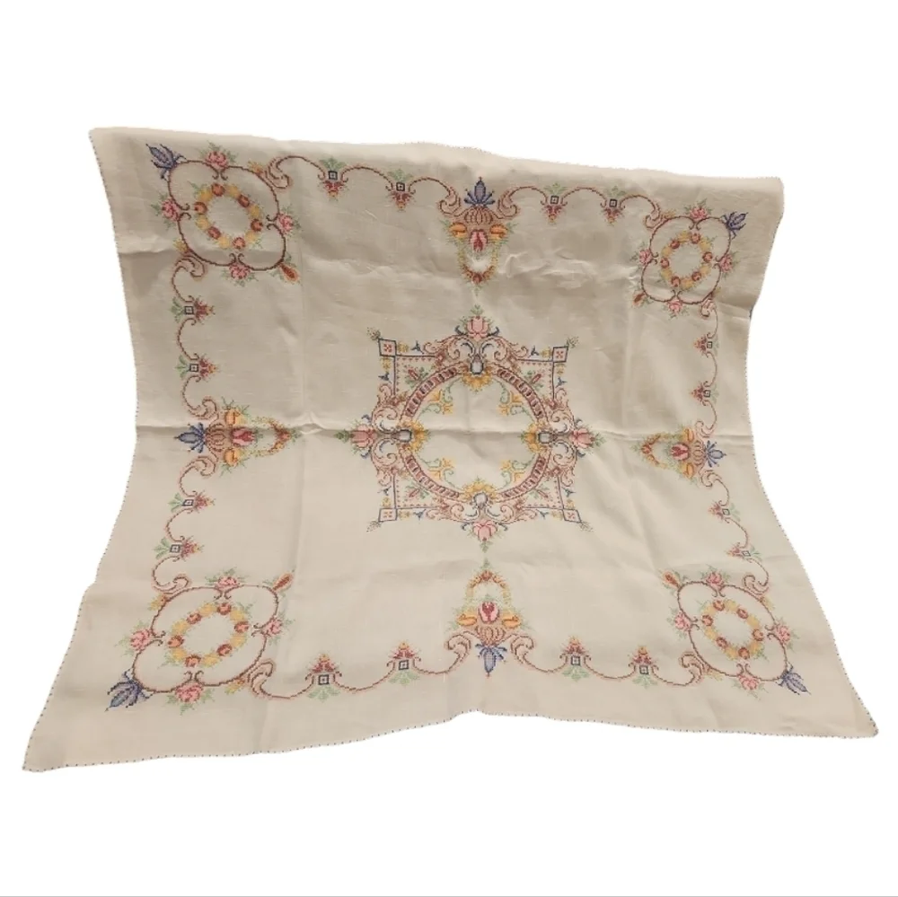 Vtg Cross Stitch Small Table Cover 2 napkins